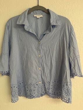 Beachlunchlounge Eyelet Scallop Hem Button-Up Bloues
